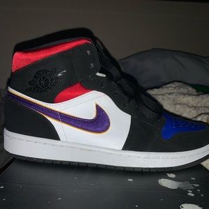 Air Jordan 1 Mid SE “Rivals”